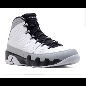 AIR JORDAN
AIR JORDAN 9 RETRO "BARONS"